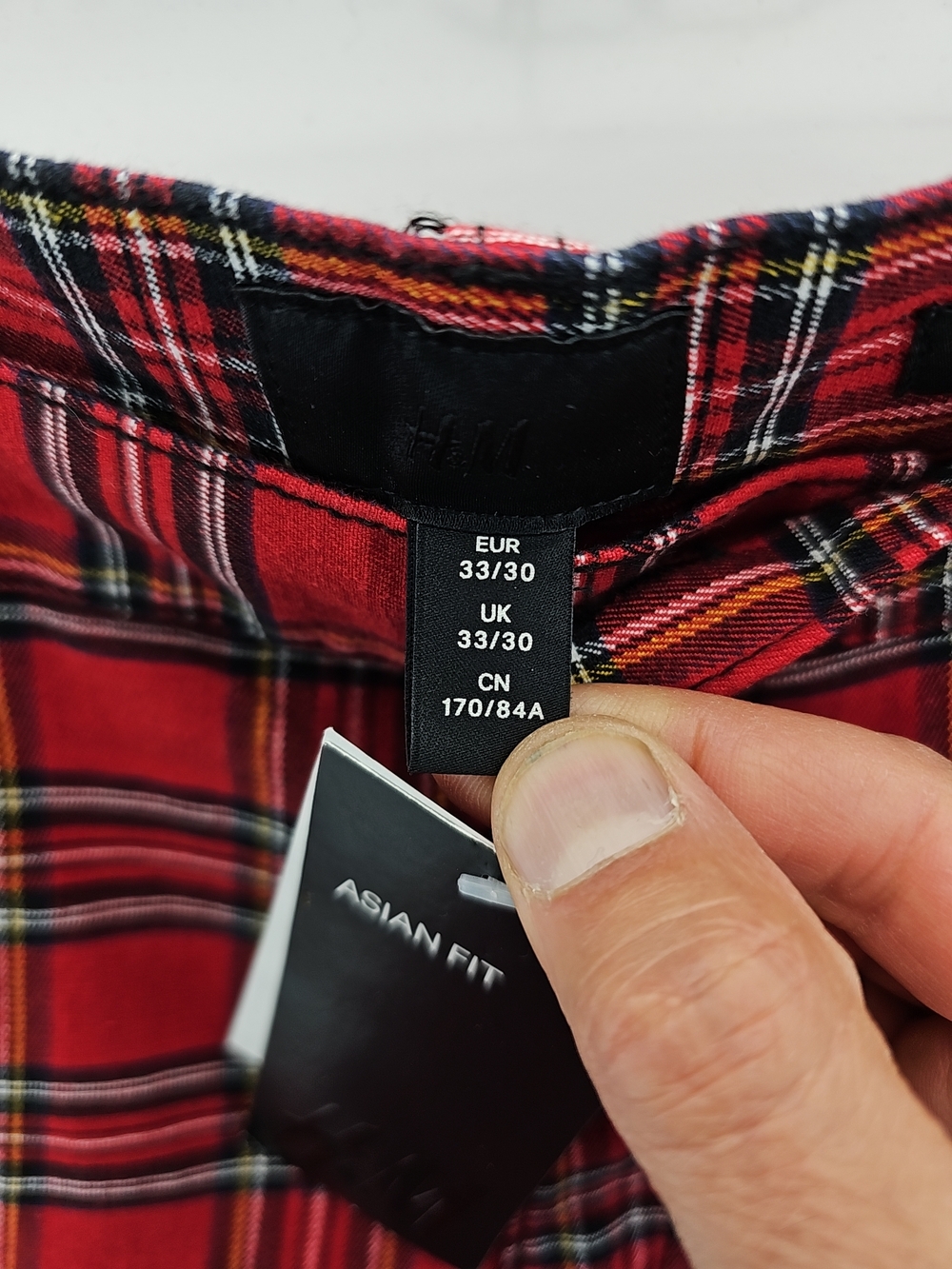 H&M Red Plaid Men’s Pants - Picture 4 of 7